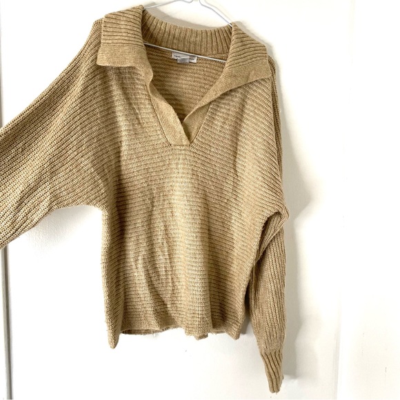 cupcakes and cashmere Oversized Neutral Knit V-Neck Sweater - Picture 4 of 8